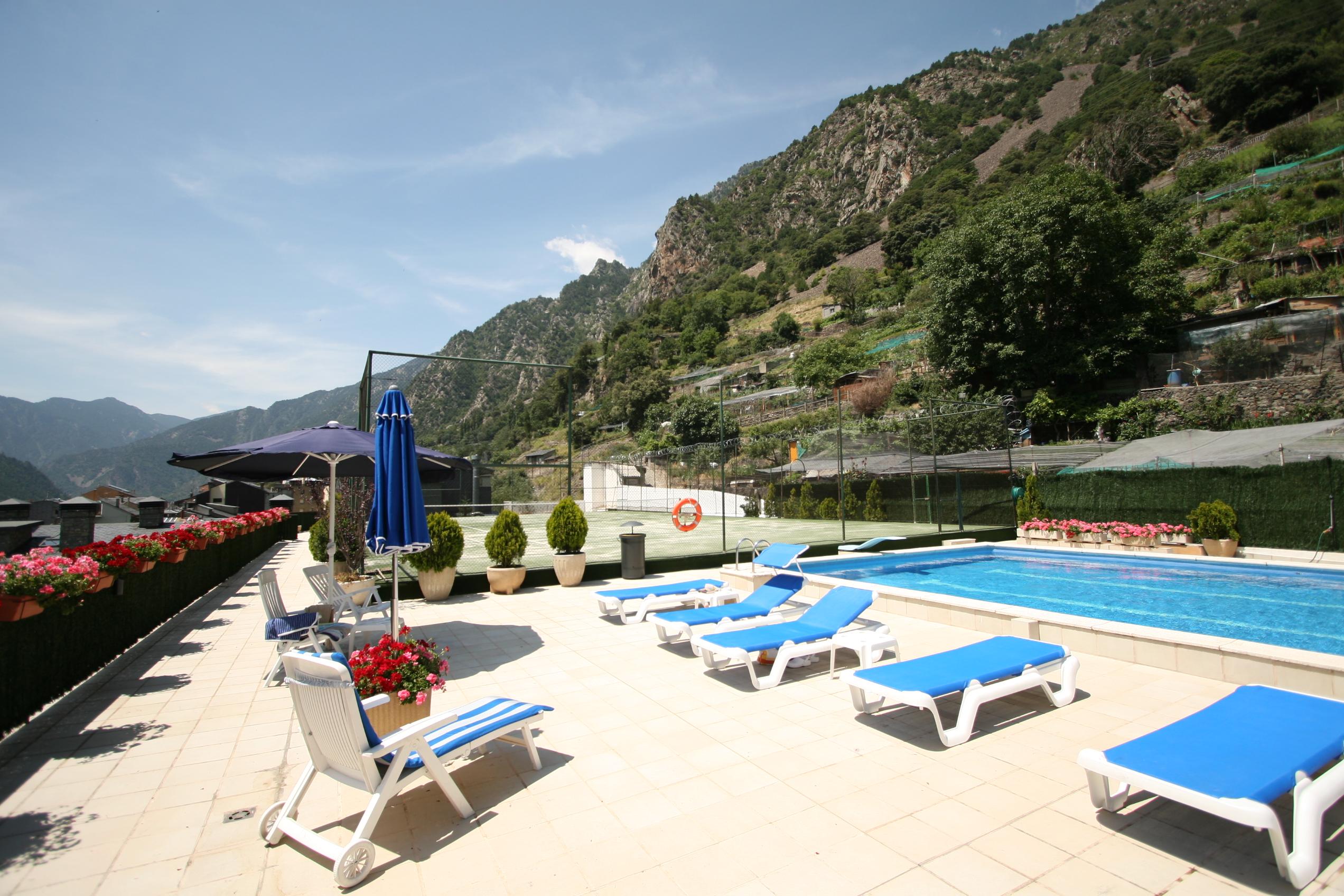 Hotel Pyrenees Andorra la Vella Bagian luar foto